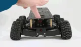 Černý off-road chassis s 6kolovým pohonem – 3